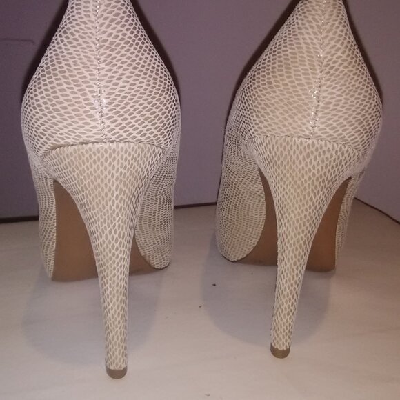 BCBG Nude Leather Heels - Picture 4 of 7